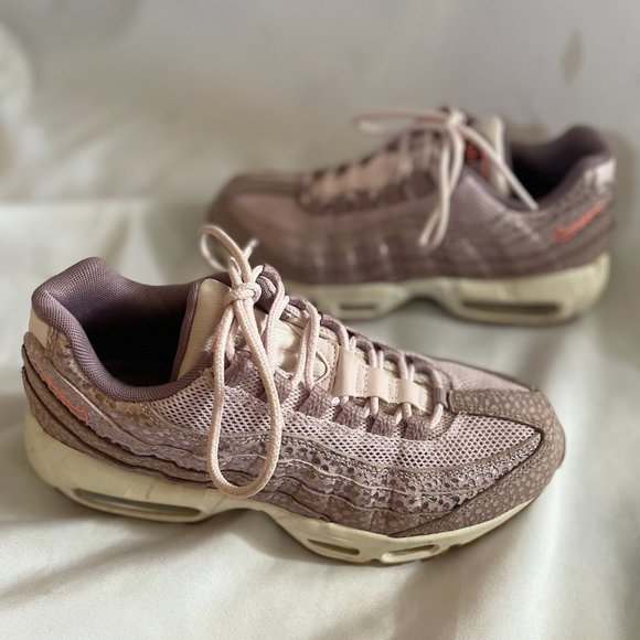 Nike Air Max (NWT) - Picture 3 of 4